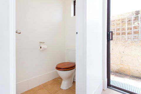 Monument Hill Townhouse - Fremantle - Accommodation Brunswick Heads 21