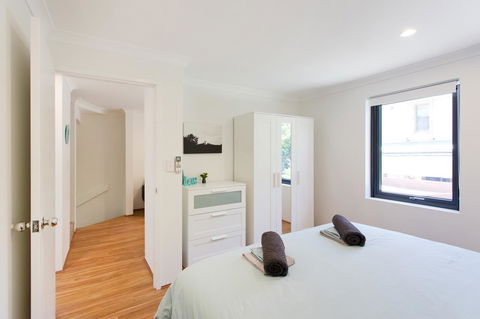Monument Hill Townhouse - Fremantle - Accommodation Brunswick Heads 8