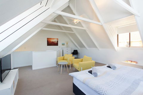 Monument Hill Townhouse - Fremantle - Accommodation Brunswick Heads 2