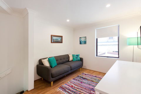 Monument Hill Townhouse - Fremantle - Accommodation Brunswick Heads 9