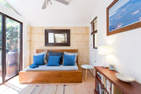 Monument Hill Townhouse - Fremantle - Accommodation Brunswick Heads 17