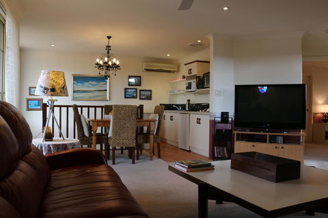 Crossland House - Accommodation Brunswick Heads 14