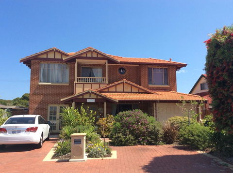 Crossland House - Accommodation Brunswick Heads 0