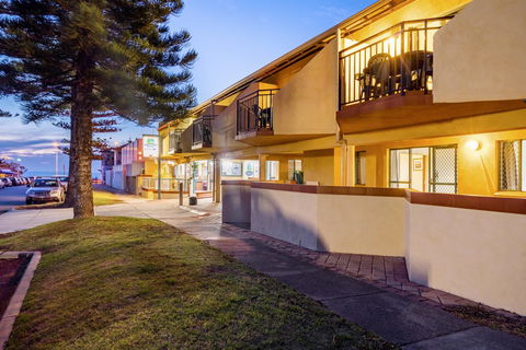 Cottesloe Beach Chalets - Accommodation Brunswick Heads 4