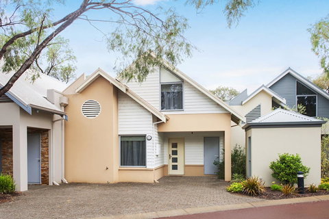 Beach Retreat - Busselton - Accommodation Brunswick Heads 0