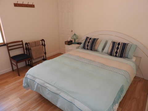 The Royal Dolphin Bed & Breakfast Safety Bay - Accommodation Brunswick Heads 18