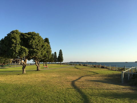 The Royal Dolphin Bed & Breakfast Safety Bay - Accommodation Brunswick Heads 23