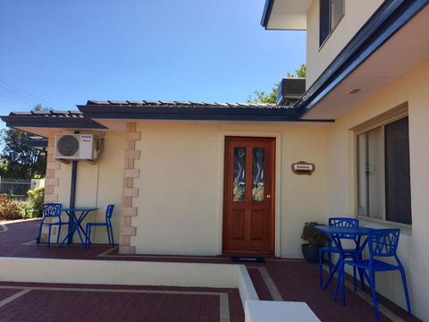 The Royal Dolphin Bed & Breakfast Safety Bay - Accommodation Brunswick Heads 25