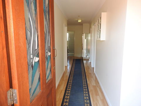 The Royal Dolphin Bed & Breakfast Safety Bay - Accommodation Brunswick Heads 13
