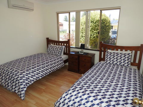 The Royal Dolphin Bed & Breakfast Safety Bay - Accommodation Brunswick Heads 15