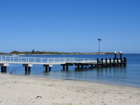The Royal Dolphin Bed & Breakfast Safety Bay - Accommodation Brunswick Heads 11