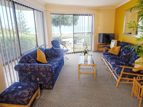 Scarborough & Absolutely Beachfront - Accommodation Brunswick Heads 4
