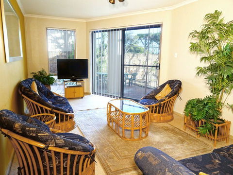 Scarborough & Absolutely Beachfront - Accommodation Brunswick Heads 10