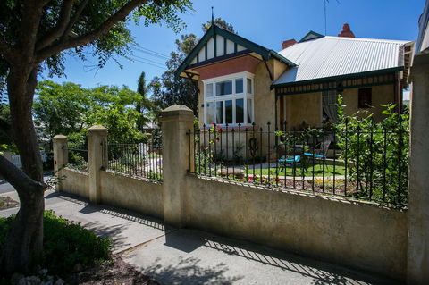 Danum House - Accommodation Brunswick Heads 0