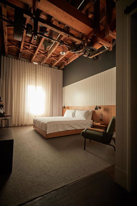 The Premier Mill Hotel - Accommodation Brunswick Heads 2