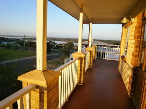 Baywatch Retreat Augusta - Accommodation Brunswick Heads 26