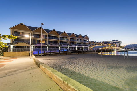 Dolphin Quay Apartments - Accommodation Brunswick Heads 0