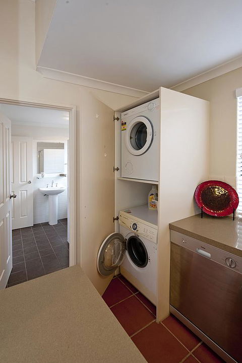 Como Executive Apartment - Accommodation Brunswick Heads 14