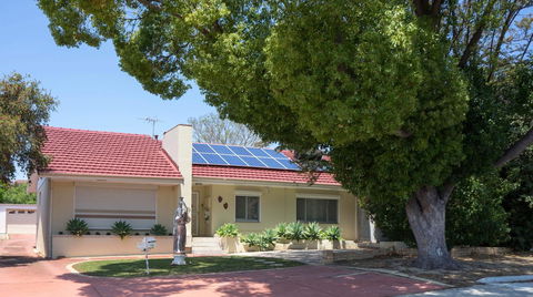Susan Yong's Studio - Accommodation Brunswick Heads 0