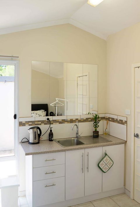 Susan Yong's Studio - Accommodation Brunswick Heads 12