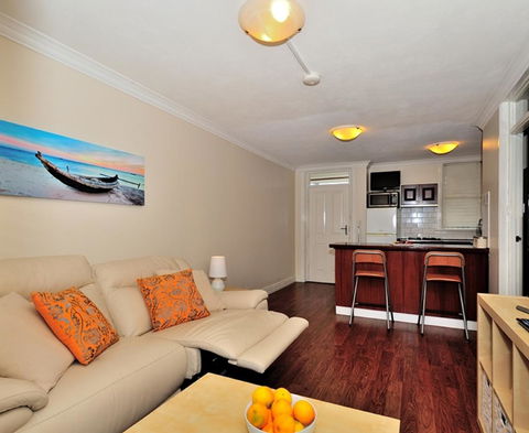 Mollies - Central Fremantle 1 Bedroom Apartment - Accommodation Brunswick Heads 1
