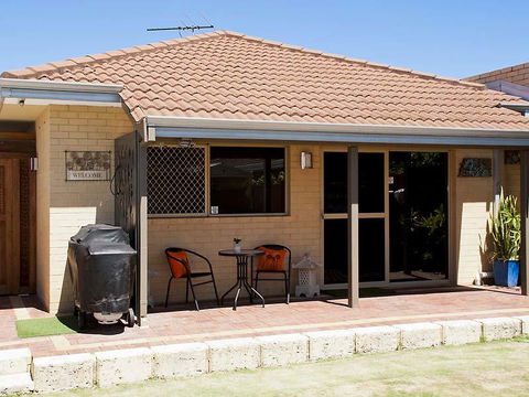 Garden Studio - Accommodation Brunswick Heads 0