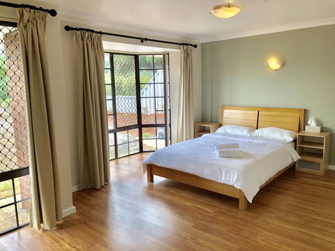 Charming Quiet Lodge-2 Minutes Walk To Shopping Complex - Accommodation Brunswick Heads 0