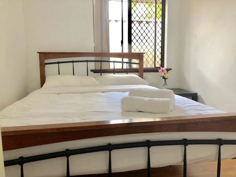 Charming Quiet Lodge-2 Minutes Walk To Shopping Complex - Accommodation Brunswick Heads 3
