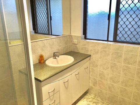 Charming Quiet Lodge-2 Minutes Walk To Shopping Complex - Accommodation Brunswick Heads 12