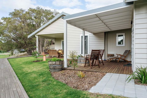 Stablebase - Accommodation Brunswick Heads 0