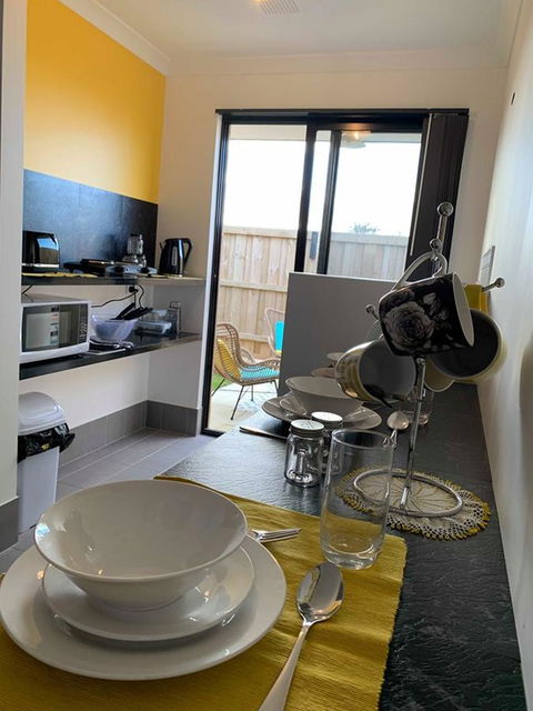 Stylish Colourfull Getaway - Accommodation Brunswick Heads 3