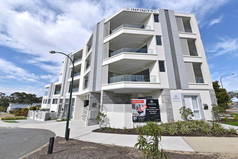 Infinite Apartment Opposite Garden City - Accommodation Brunswick Heads 17