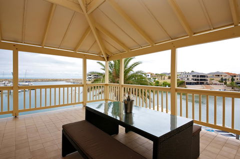 The Marina Hotel - Mindarie - Accommodation Brunswick Heads 7