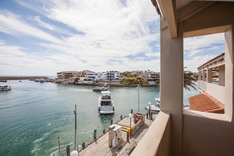 The Marina Hotel - Mindarie - Accommodation Brunswick Heads 2