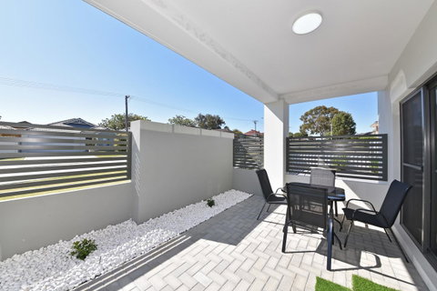 Modern Apartment Redcliffe Near Perth Airport: 0126 - Accommodation Brunswick Heads 33