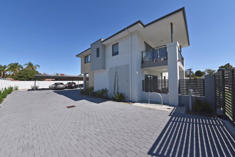 Modern Apartment Redcliffe Near Perth Airport: 0126 - Accommodation Brunswick Heads 41