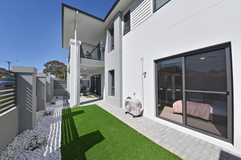 Modern Apartment Redcliffe Near Perth Airport: 0126 - Accommodation Brunswick Heads 34