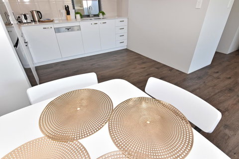 Modern Apartment Redcliffe Near Perth Airport: 0126 - Accommodation Brunswick Heads 24