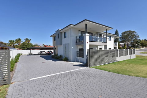 Modern Apartment Redcliffe Near Perth Airport: 0126 - Accommodation Brunswick Heads 42