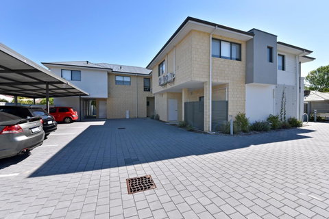 Modern Apartment Redcliffe Near Perth Airport: 0126 - Accommodation Brunswick Heads 40