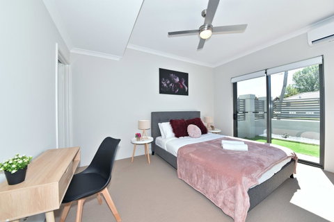 Modern Apartment Redcliffe Near Perth Airport: 0126 - Accommodation Brunswick Heads 3