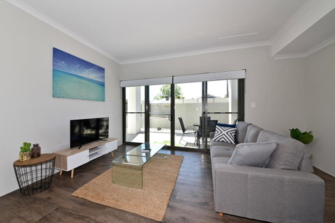 Modern Apartment Redcliffe Near Perth Airport: 0126 - Accommodation Brunswick Heads 0