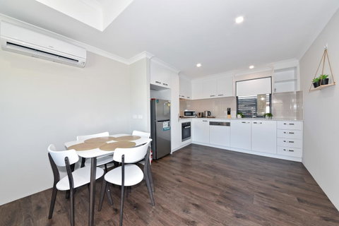 Modern Apartment Redcliffe Near Perth Airport: 0126 - Accommodation Brunswick Heads 21
