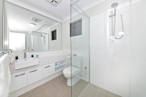 Modern Apartment Redcliffe Near Perth Airport: 0126 - Accommodation Brunswick Heads 14
