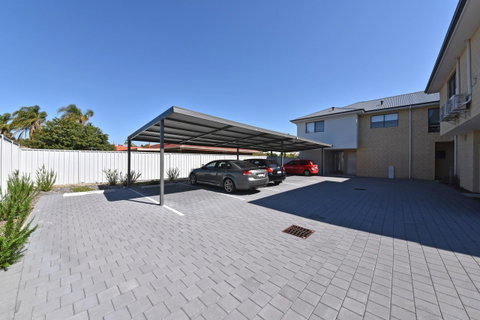 Modern Apartment Redcliffe Near Perth Airport: 0126 - Accommodation Brunswick Heads 35