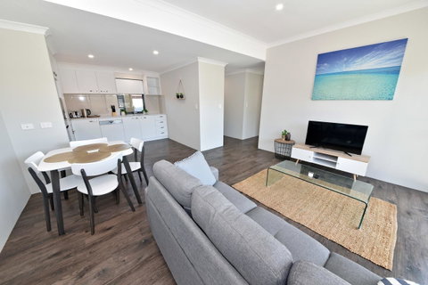 Modern Apartment Redcliffe Near Perth Airport: 0126 - Accommodation Brunswick Heads 15