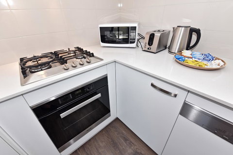 Modern Apartment Redcliffe Near Perth Airport: 0126 - Accommodation Brunswick Heads 20
