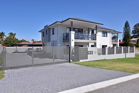 Modern Apartment Redcliffe Near Perth Airport: 0126 - Accommodation Brunswick Heads 43