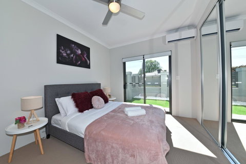 Modern Apartment Redcliffe Near Perth Airport: 0126 - Accommodation Brunswick Heads 2