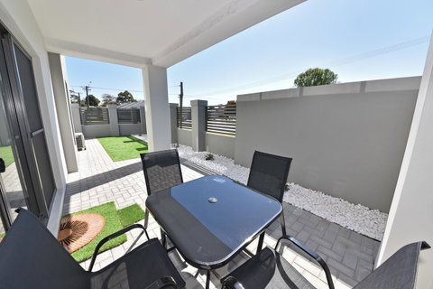 Modern Apartment Redcliffe Near Perth Airport: 0126 - Accommodation Brunswick Heads 31
